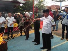 Kejari PALI Musnahkan Barang Bukti Dari 84 Perkara