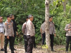 Kapolres AKBP Lustiyono Saksikan Langsung Pembongkaran Sumur Minyak Ilegal di Desa Tanjung Dalam Oleh Pemiliknya