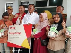 AZKO Terangi 250 Rumah Warga Lewat Berbagi Cahaya di Muara Dua Barat