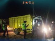 Berantas Praktik Ilegal Drilling dan Ilegal Refinery, Polsek Babat Toman Gelar Razia Angkutan Minyak