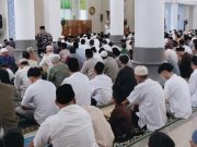 Bupati Edison dan Wabup Sumarni Saksikan Penyembelihan Hewan Qurban Bantuan Presiden di Masjid Agung