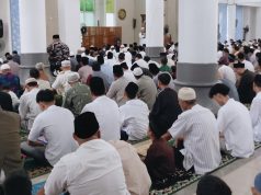 Bupati Edison dan Wabup Sumarni Saksikan Penyembelihan Hewan Qurban Bantuan Presiden di Masjid Agung