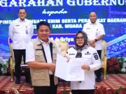Herman Deru Serahkan Surat Plt Bupati Muara Enim kepada Wakil Bupati Sumarni, Tekankan Soliditas Pemerintahan